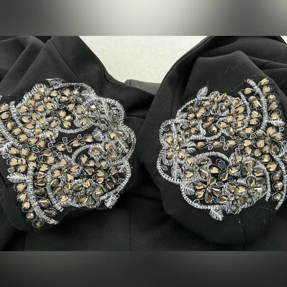 Suzy Shier/💰2 FOR $10💰Black detailed shoulder blazer/ Size US M - Picture 4 of 10